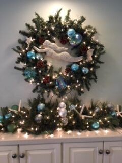 Christmas-lobby-wreath-behind-desk-rotated