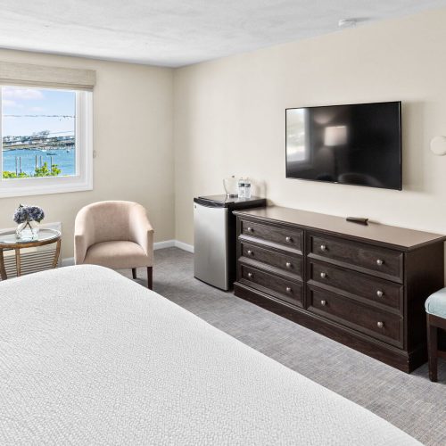 king-23-view-bed-tv-e1768581182139