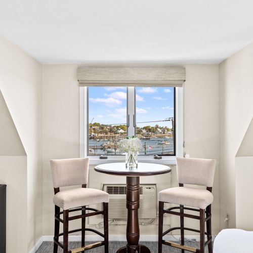 queen-35-high-top-view